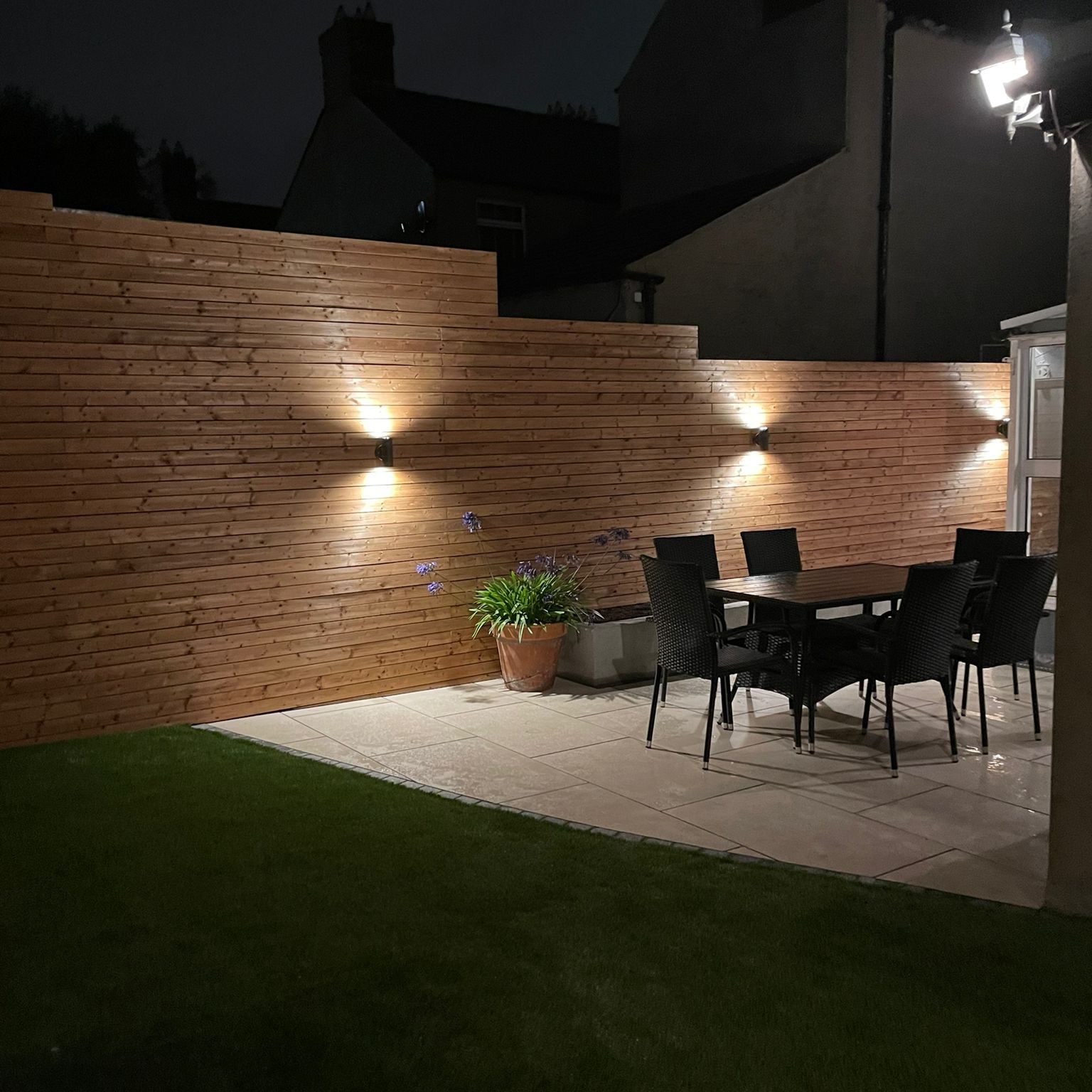 Garden design with horizontal fence and spotlights